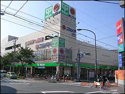 写真：サミット三鷹市役所前店