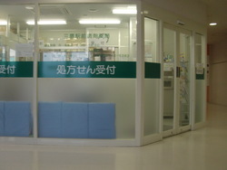 写真：三鷹駅前調剤薬局